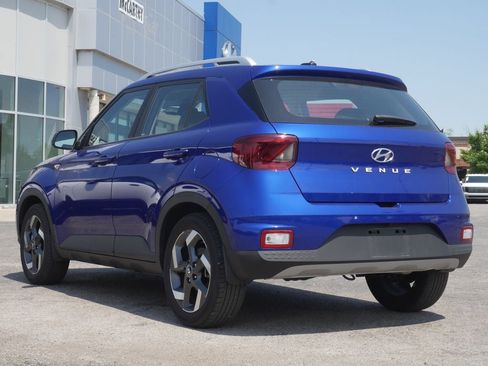 Used 2025 Hyundai Venue Limited FWD image 8