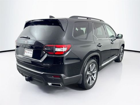 Used 2023 Honda Pilot Elite image 2
