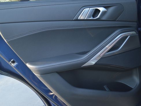 Used 2022 BMW X6 xDrive40i w/ M Sport Package image 25