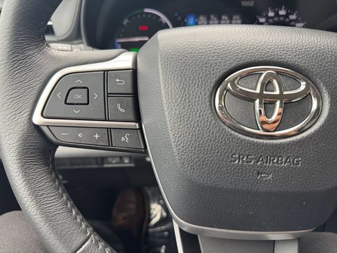 Used 2025 Toyota Sienna XLE w/ XLE Plus Package AWD/4WD image 29
