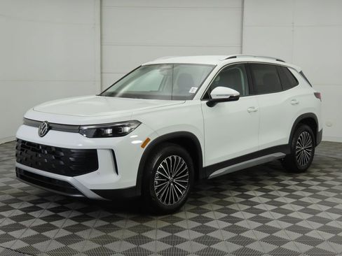 New 2026 Volkswagen Tiguan S FWD image 1