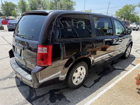 Used 2010 Dodge Grand Caravan SE FWD image 9