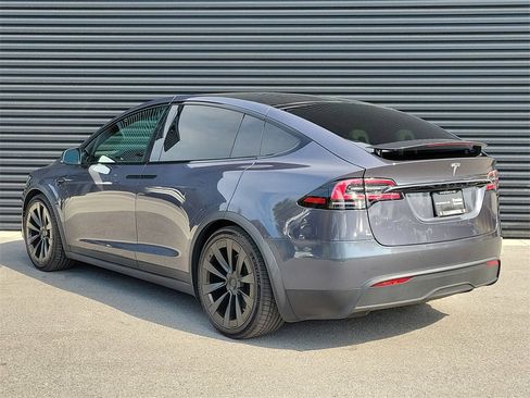 Used 2023 Tesla Model X image 3