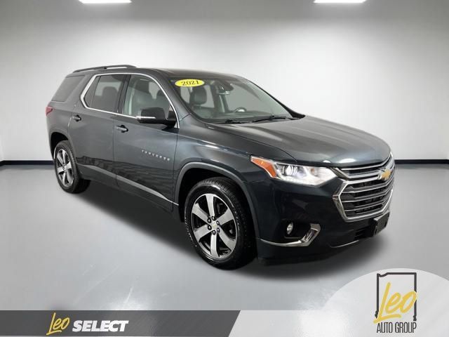Used 2021 Chevrolet Traverse LT w/ LT Premium Package AWD/4WD image 4