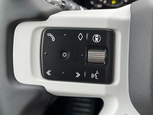 Used 2026 Land Rover Defender 110 X-Dynamic SE AWD/4WD image 18