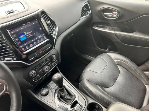 Used 2019 Jeep Cherokee Limited AWD/4WD image 20