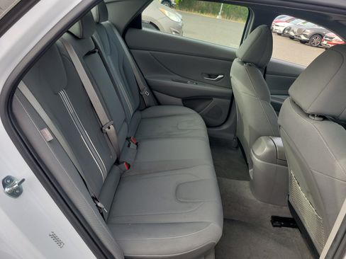 Certified 2025 Hyundai Elantra SEL FWD image 23