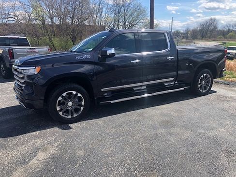 Used 2022 Chevrolet Silverado 1500 High Country w/ Technology Package image 3