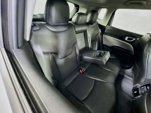 Used 2022 Jeep Compass Latitude w/ Sun and Sound Group AWD/4WD image 25