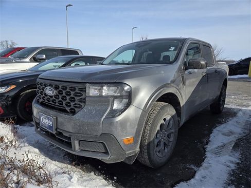 Used 2025 Ford Maverick XLT image 2
