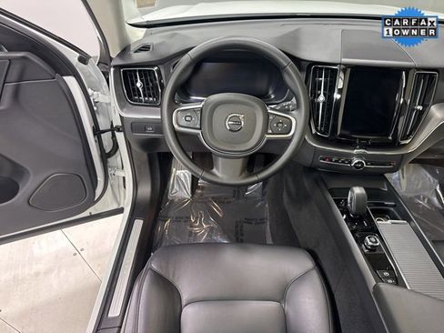 Used 2025 Volvo XC60 B5 Core image 15
