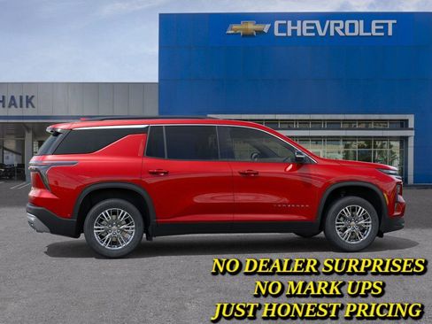 New 2026 Chevrolet Traverse LT w/ Driver Confidence Package FWD image 5