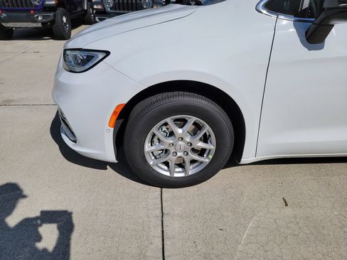 New 2026 Chrysler Pacifica Select FWD image 8