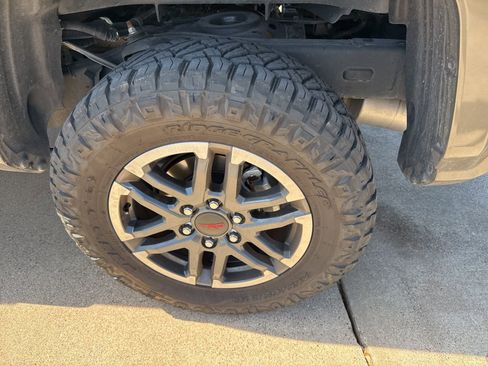 Used 2025 Toyota Tacoma TRD Sport image 11