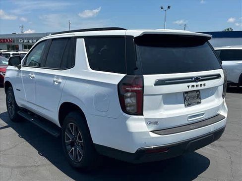 Used 2022 Chevrolet Tahoe Z71 w/ Luxury Package AWD/4WD image 5