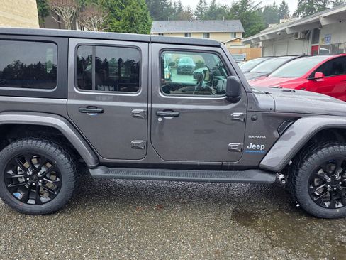 Used 2023 Jeep Wrangler Unlimited Sahara image 4