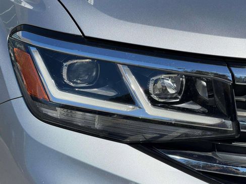 Used 2021 Volkswagen Atlas Cross Sport SE image 9