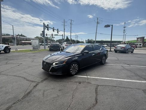 Used 2023 Nissan Altima 2.5 SV FWD image 6