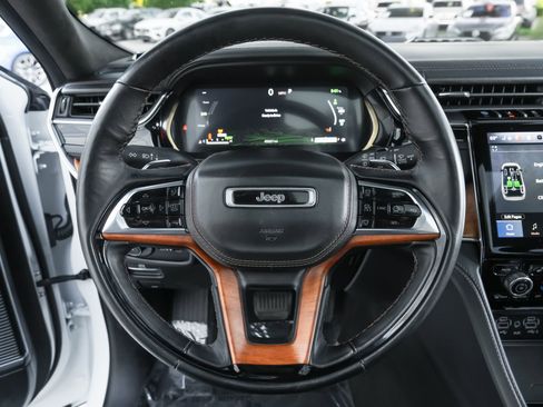 Used 2022 Jeep Grand Cherokee Summit image 9