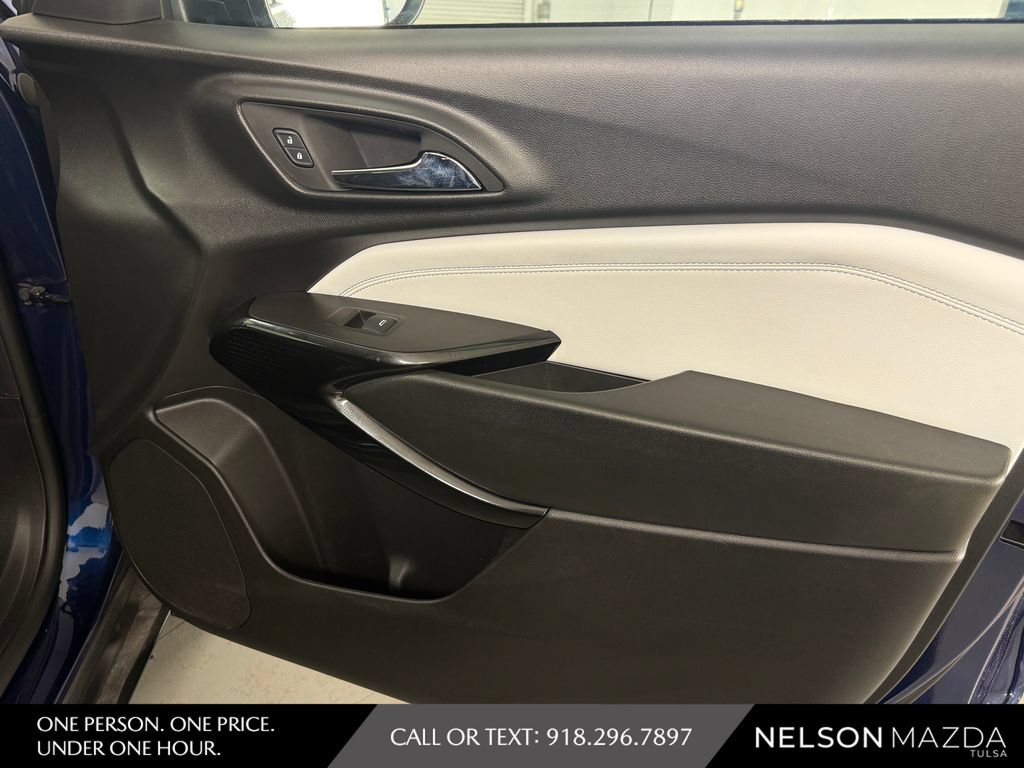 Used 2024 Chevrolet Trax LT w/ LT Convenience Package FWD image 42
