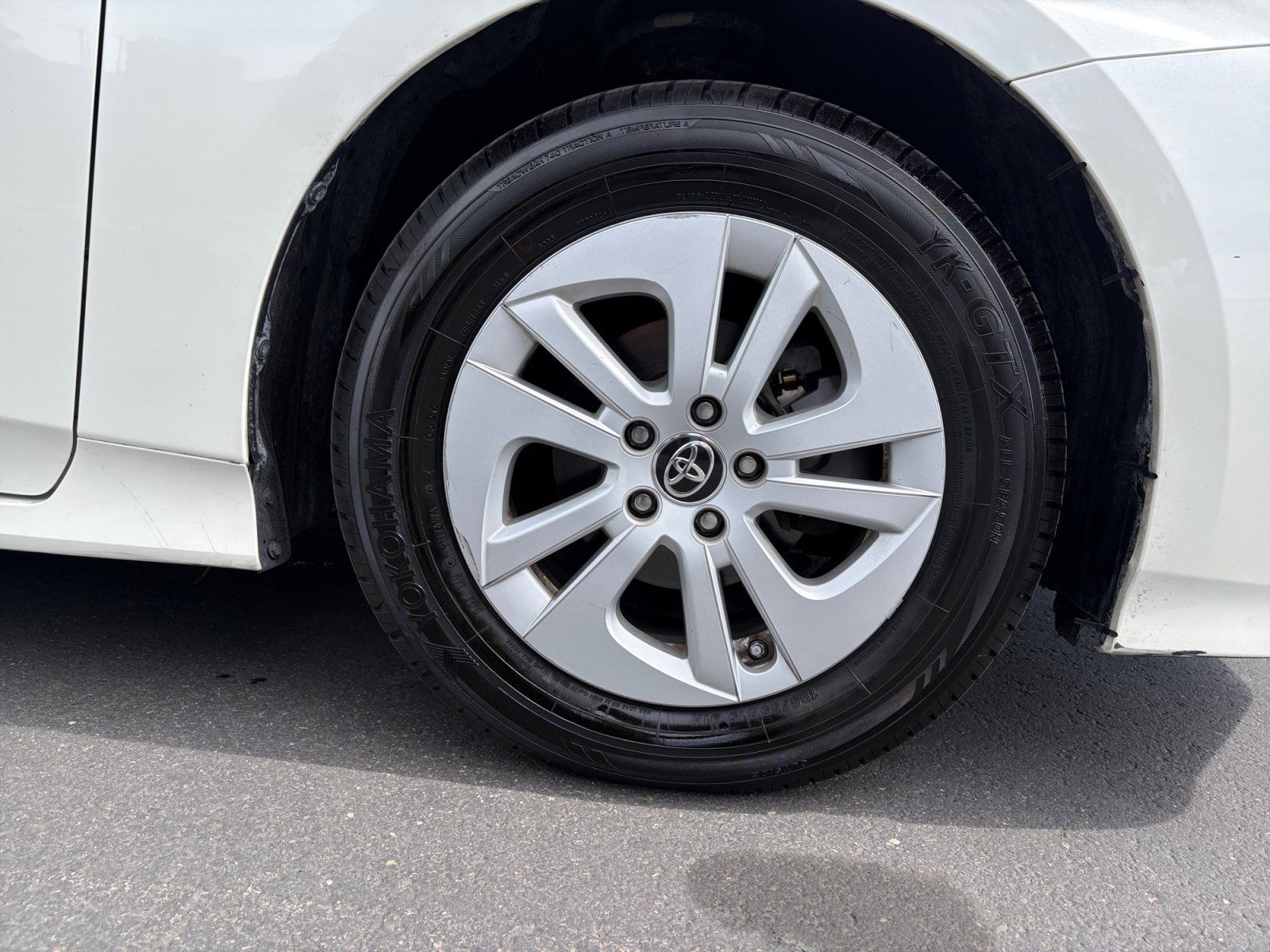 Used 2016 Toyota Prius Two FWD image 29