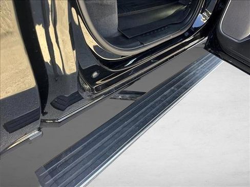 Used 2023 Chevrolet Silverado 1500 High Country w/ Technology Package image 21