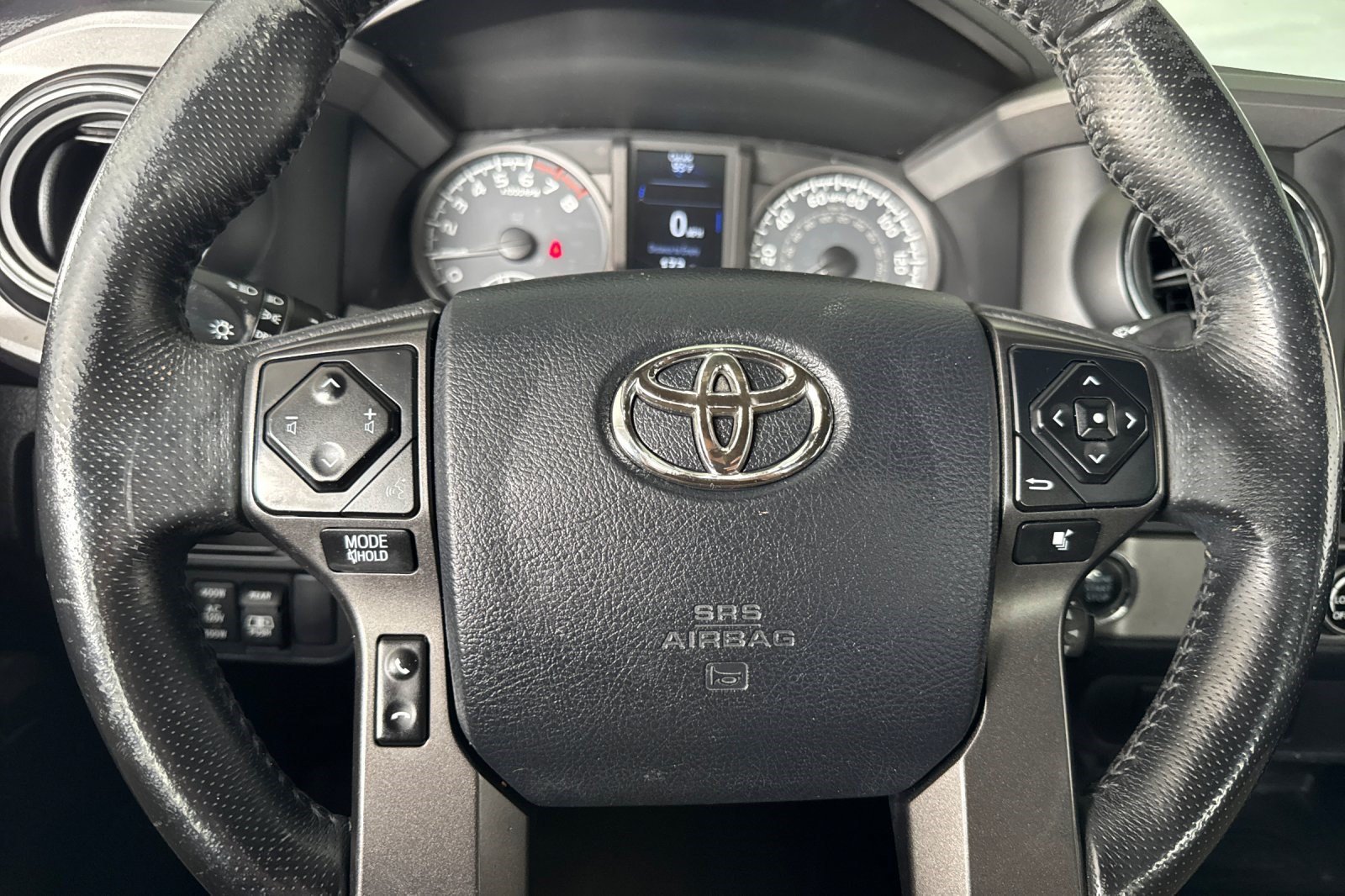 Used 2017 Toyota Tacoma SR5 RWD image 11