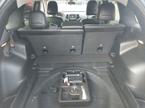 Used 2020 Jeep Cherokee Latitude Plus image 13