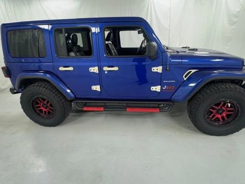 Used 2019 Jeep Wrangler Unlimited Sahara AWD/4WD image 2