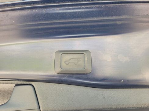 Used 2021 Toyota RAV4 XLE Premium image 10