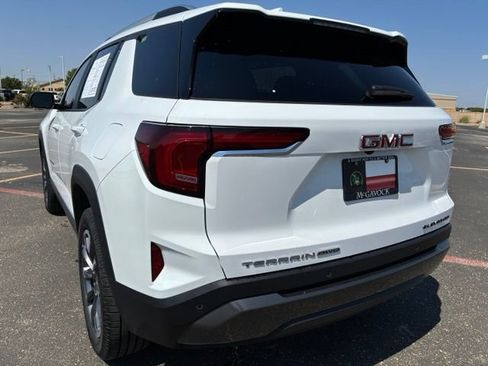 Used 2025 GMC Terrain Elevation w/ Elevation Premium Package AWD/4WD image 4