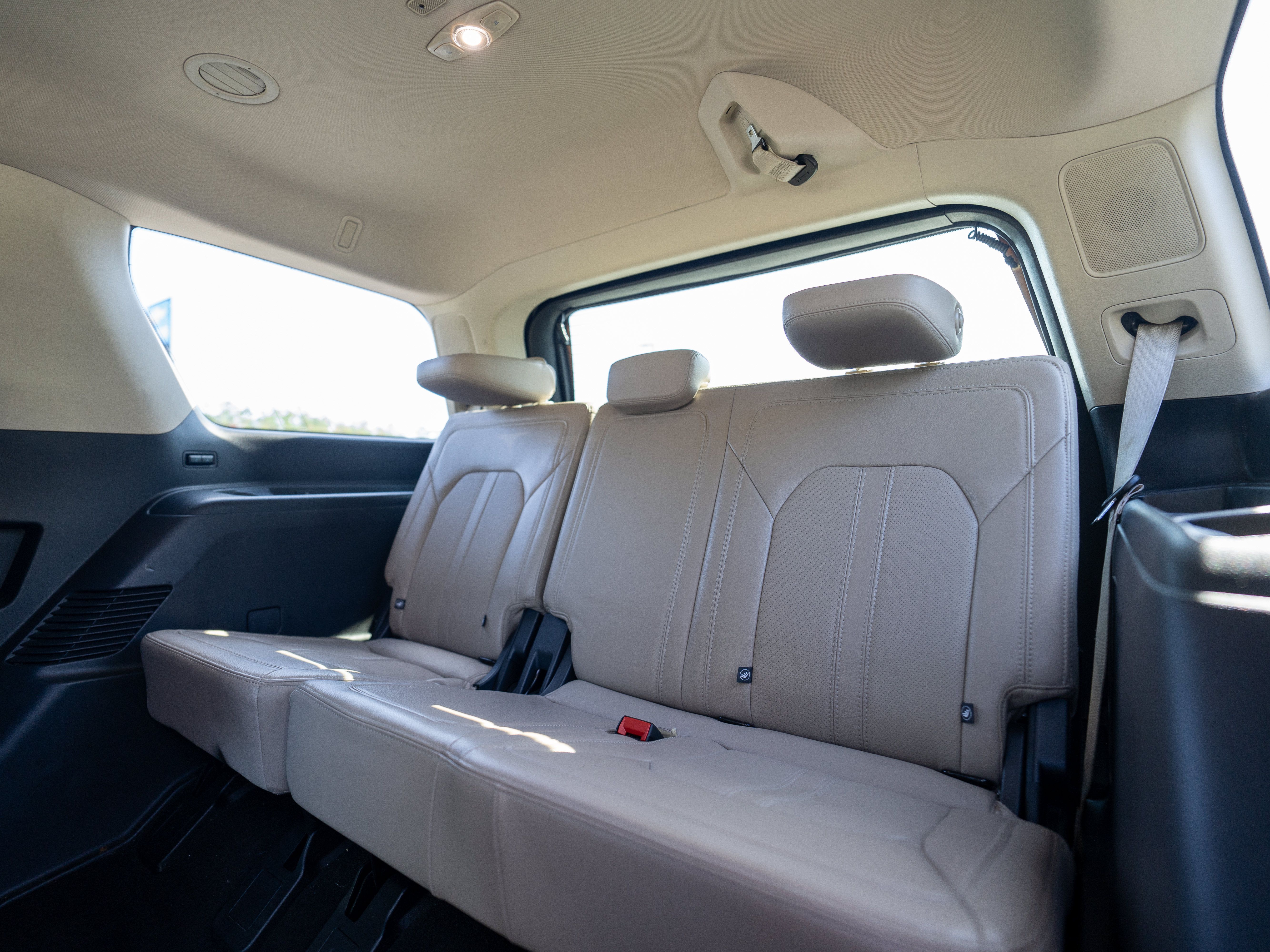 Used 2024 Ford Expedition Limited AWD/4WD image 11