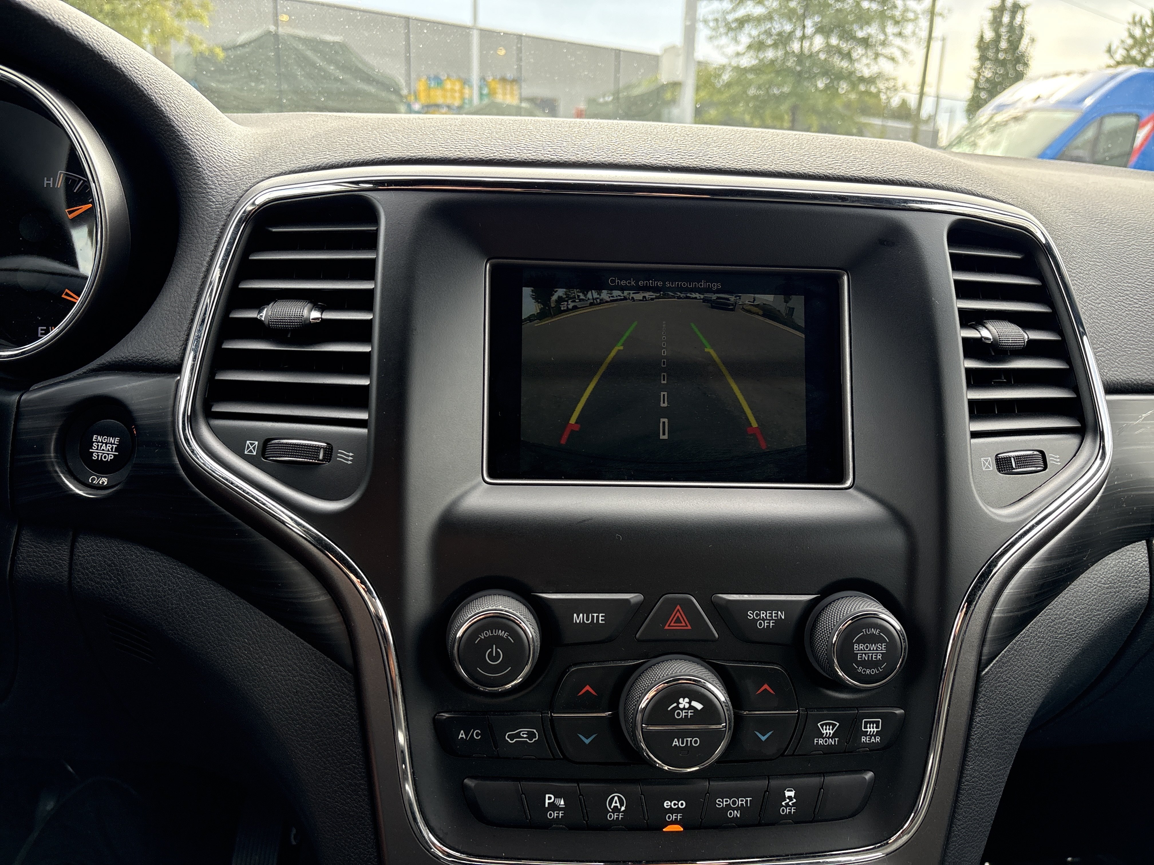 Used 2020 Jeep Grand Cherokee Laredo RWD image 30