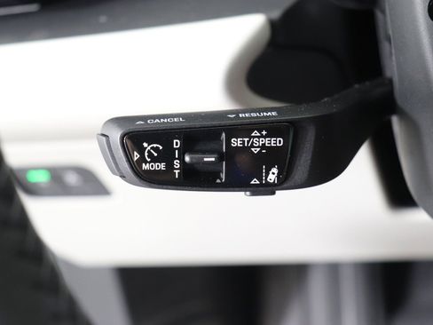 Used 2025 Porsche Macan Electric image 38