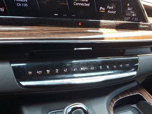 Used 2023 Cadillac Escalade Premium Luxury RWD image 18