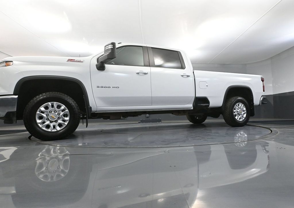 Used 2025 Chevrolet Silverado 3500 LT w/ Safety Package AWD/4WD image 42