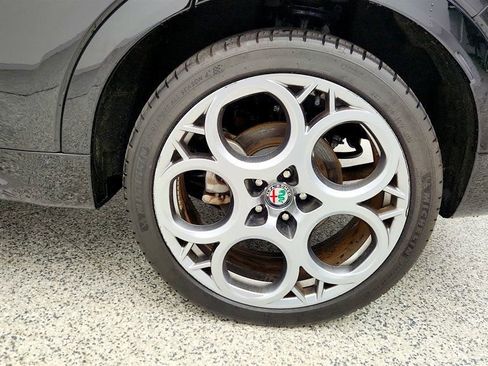 Used 2024 Alfa Romeo Tonale Ti w/ Premium Interior Package image 9