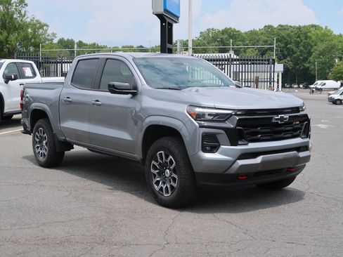 Used 2024 Chevrolet Colorado Z71 w/ Z71 Convenience Package 2 AWD/4WD image 2