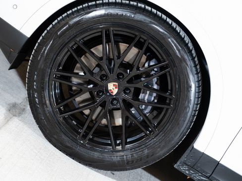 Certified 2026 Porsche Cayenne AWD/4WD image 11