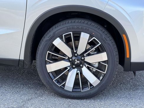New 2025 Mitsubishi Outlander SE image 7