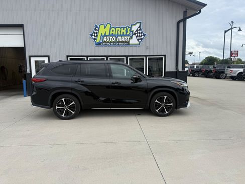 Used 2021 Toyota Highlander XSE AWD/4WD image 6