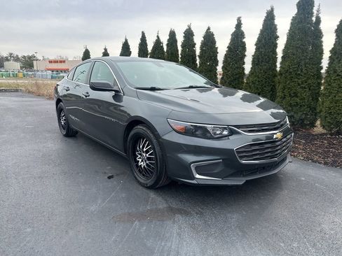 Used 2018 Chevrolet Malibu LS image 2