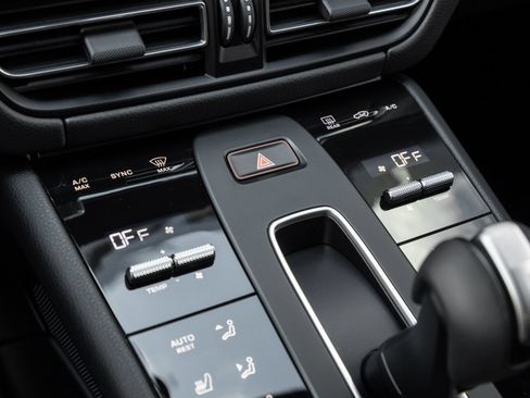 Certified 2026 Porsche Macan AWD/4WD image 24