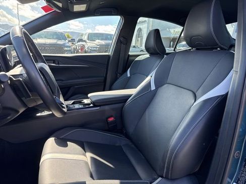 Used 2025 Toyota Camry SE w/ Convenience Package image 10