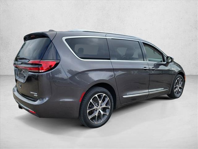 Used 2021 Chrysler Pacifica Limited w/ Uconnect Theater Family Group AWD/4WD image 5