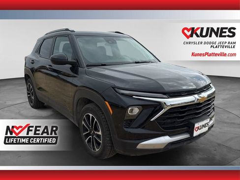 Used 2025 Chevrolet TrailBlazer LT FWD image 1