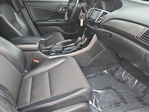Used 2016 Honda Accord Sport image 19