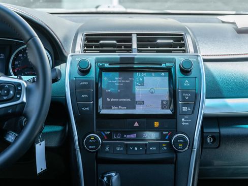 Used 2015 Toyota Camry XSE FWD image 29
