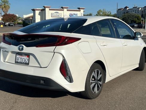 Used 2018 Toyota Prius Prime Plus w/ Carpet Mat Package FWD image 4