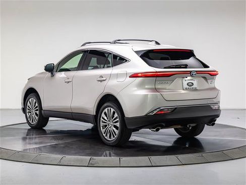 Used 2022 Toyota Venza XLE AWD/4WD image 3